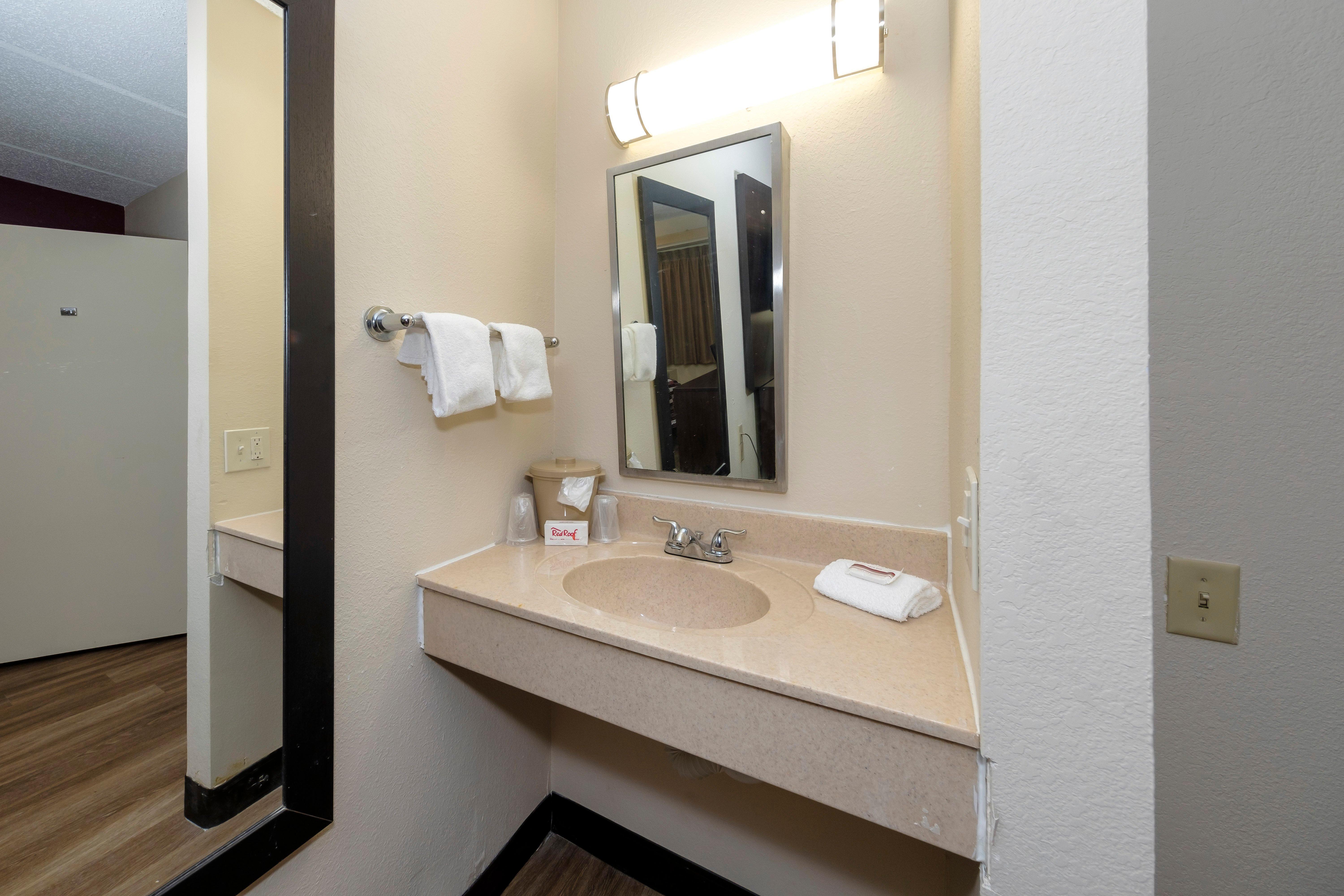 Red Roof Inn Tampa - Brandon Exterior photo