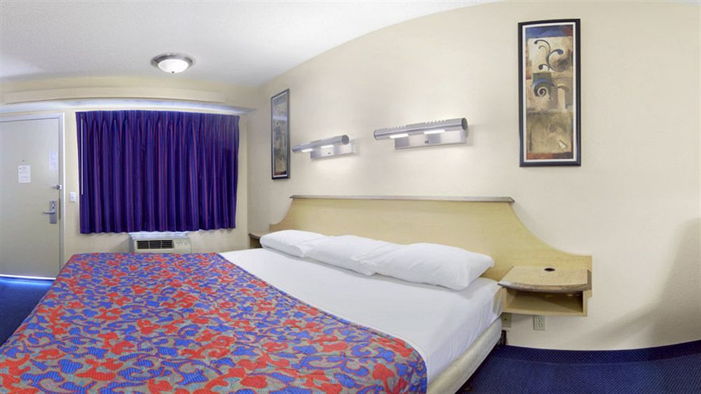 Red Roof Inn Tampa - Brandon Exterior photo